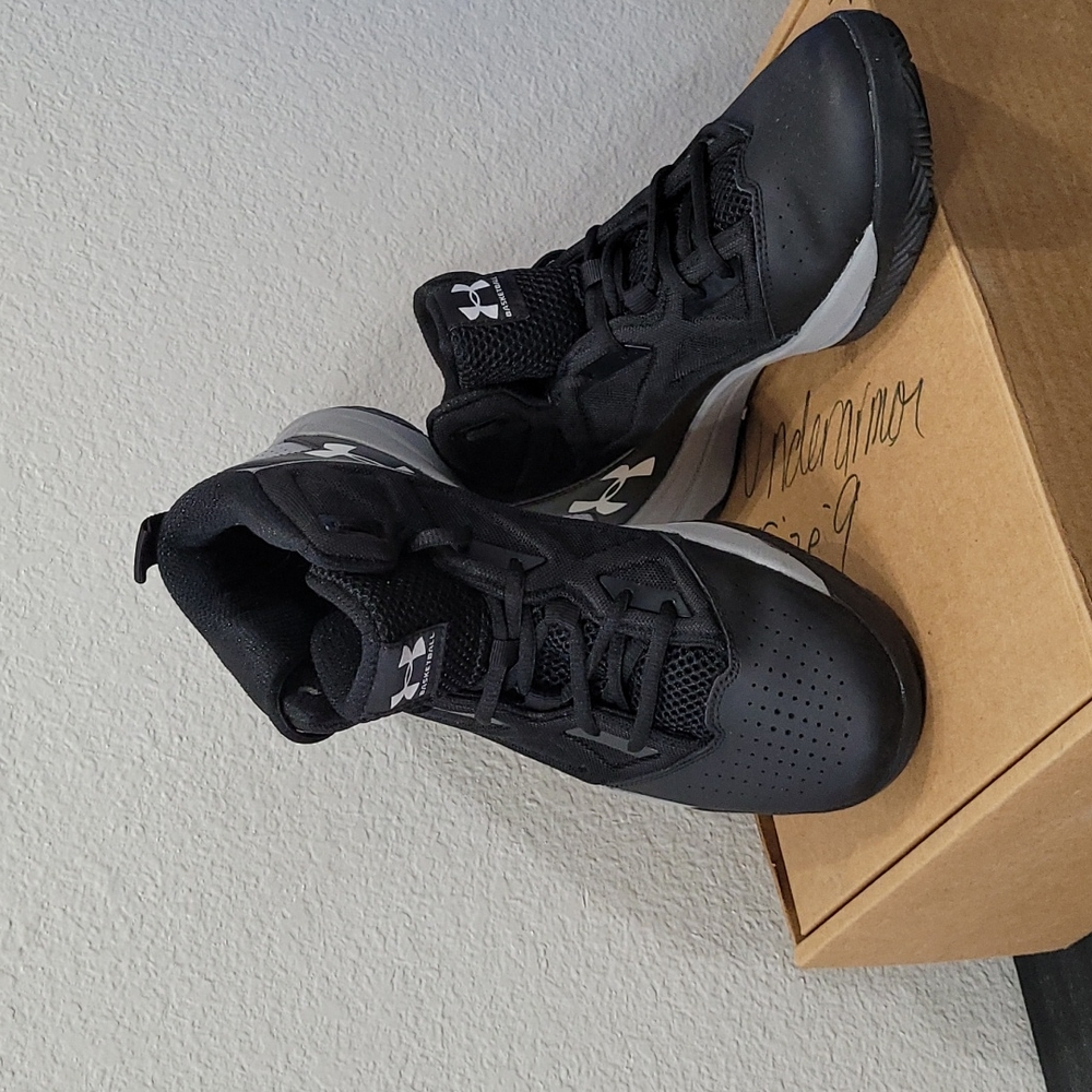 Under Armour Men Basketball shoe Size 9